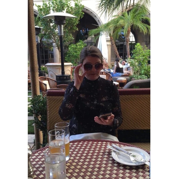 Shop with Confidence - Picture 2 of 3